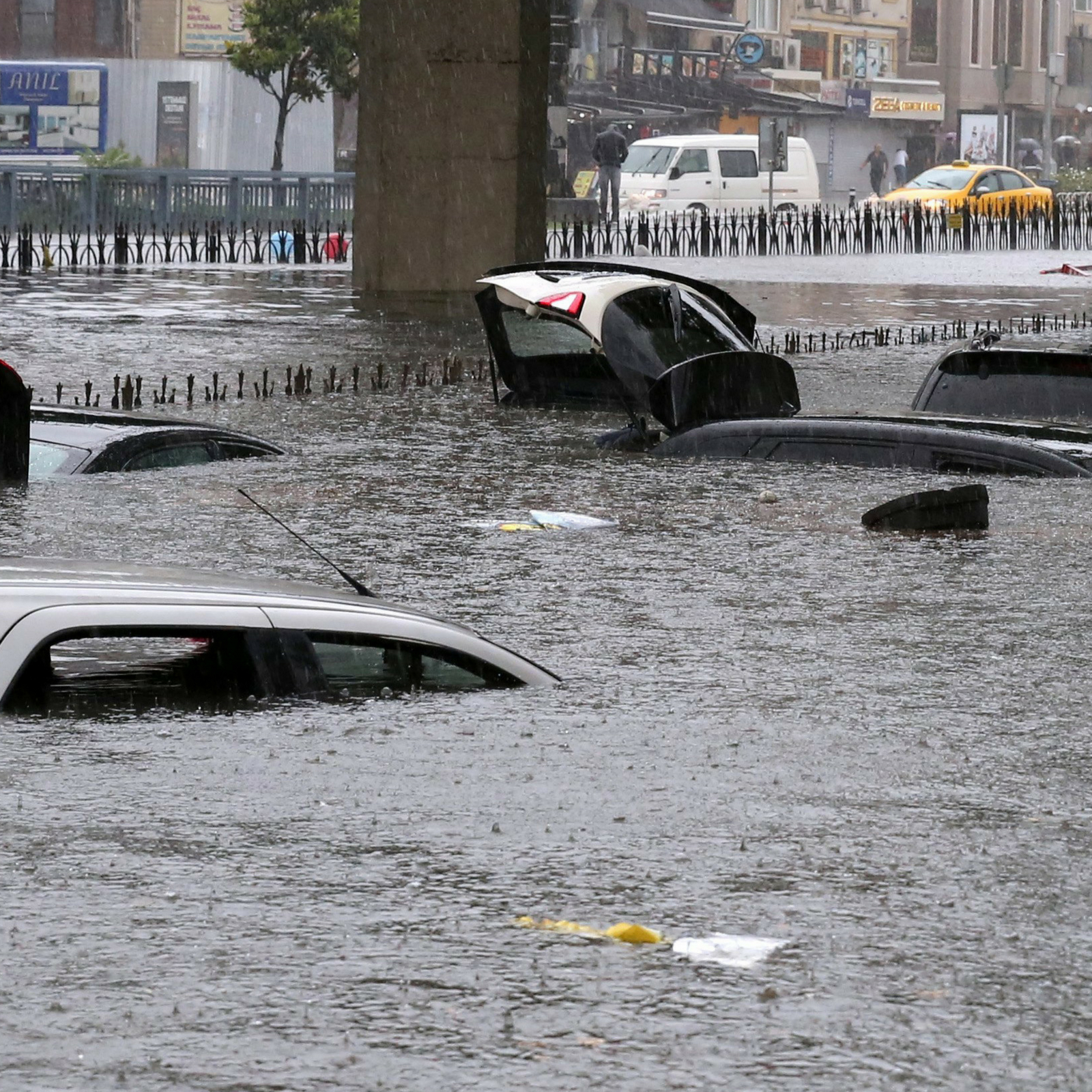 Gox Trustee to Flood Market with Thousands of Bitcoin, BTC Price Drops Below $9K