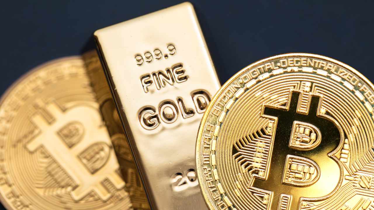 Economist Peter Schiff Explains Why Bitcoin and Gold Are up This Year — 'They're Rising for Opposite Reasons'