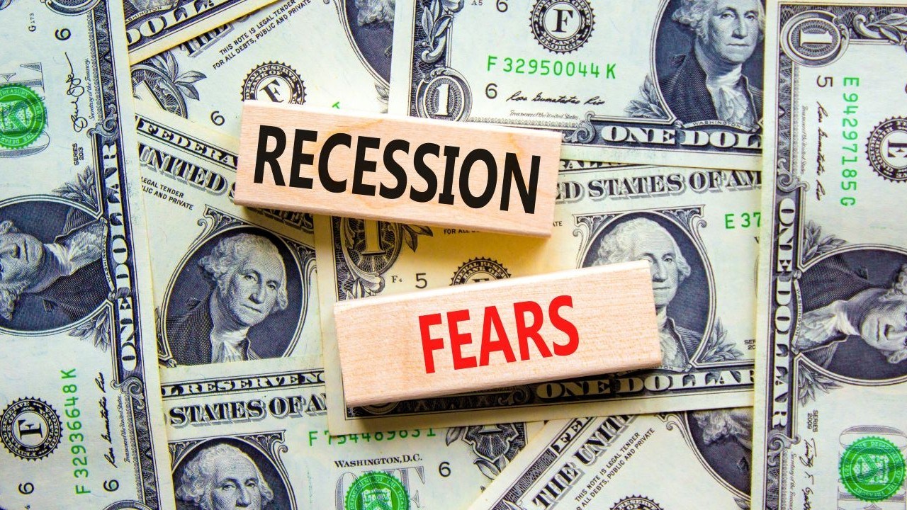 Bitcoin Eyes $86K As Experts Warn of a Possible Recession