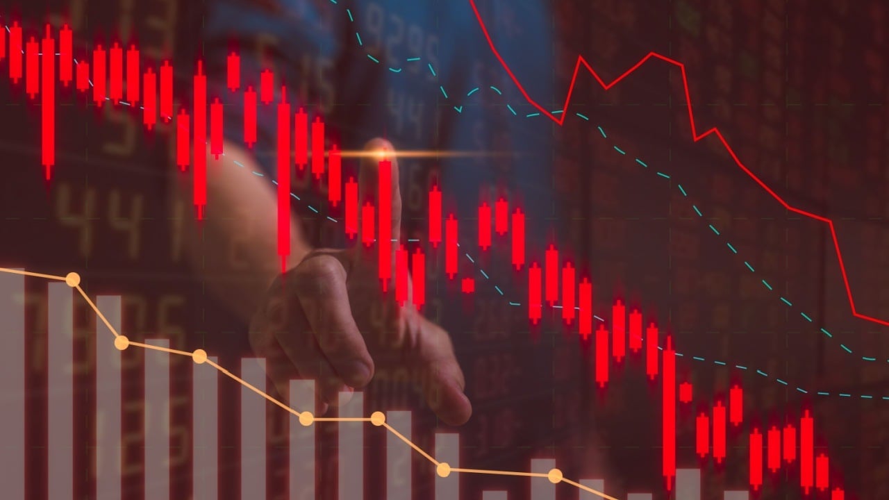 Robert Kiyosaki Says Crash Has Landed—Recession Here, Depression Next, Buy Bitcoin