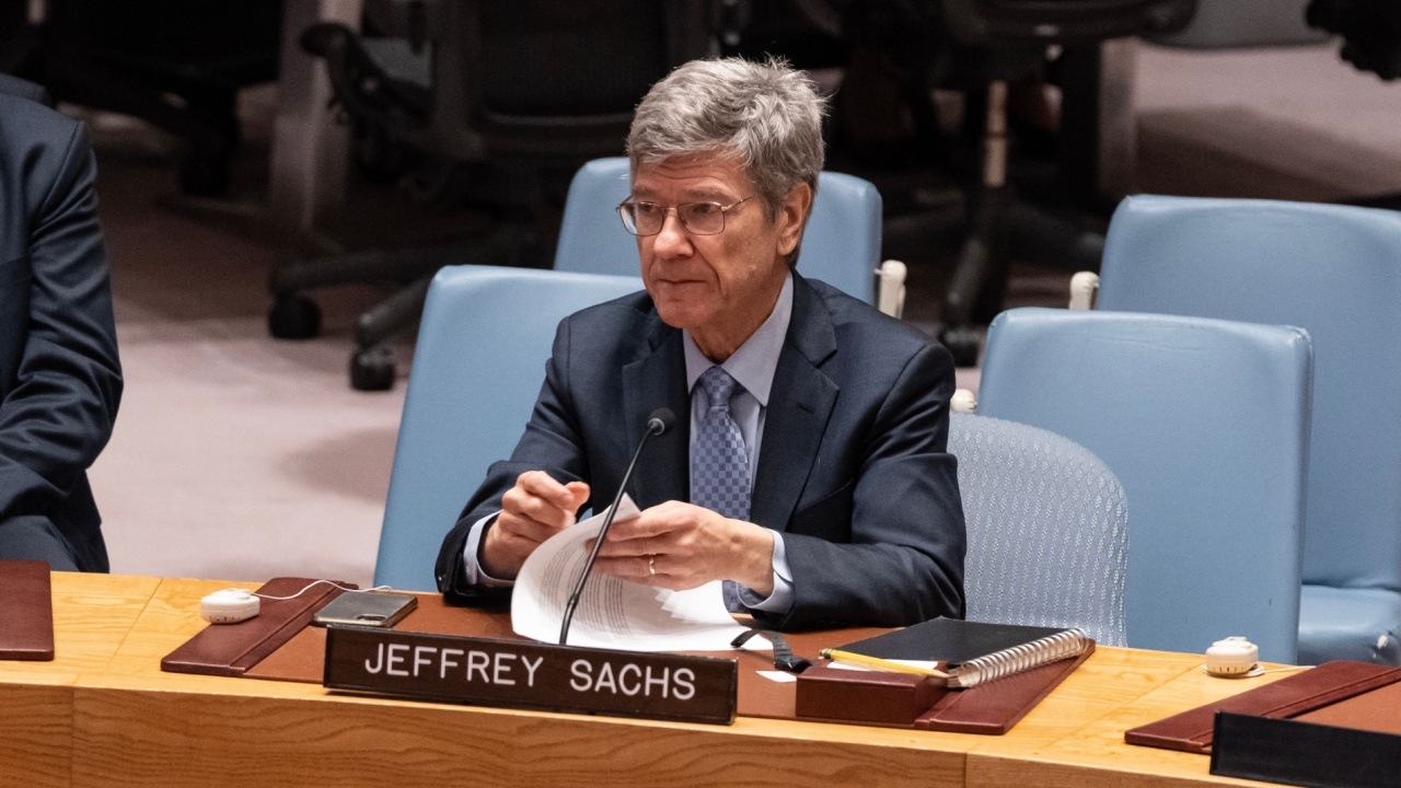 US Economist Jeffrey Sachs: Trump's Take on Tariffs Is 'a Serious Mistake'