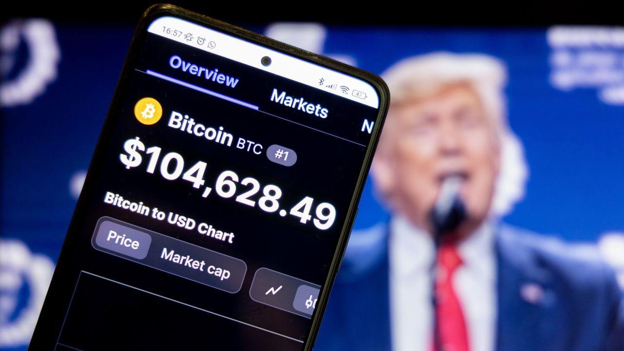 Bitcoin Stalls While Stocks Rally