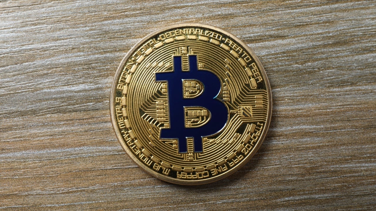 Legendary Bitcoiner Debunks Paper Bitcoin, Sparks Phenomenon Discussion