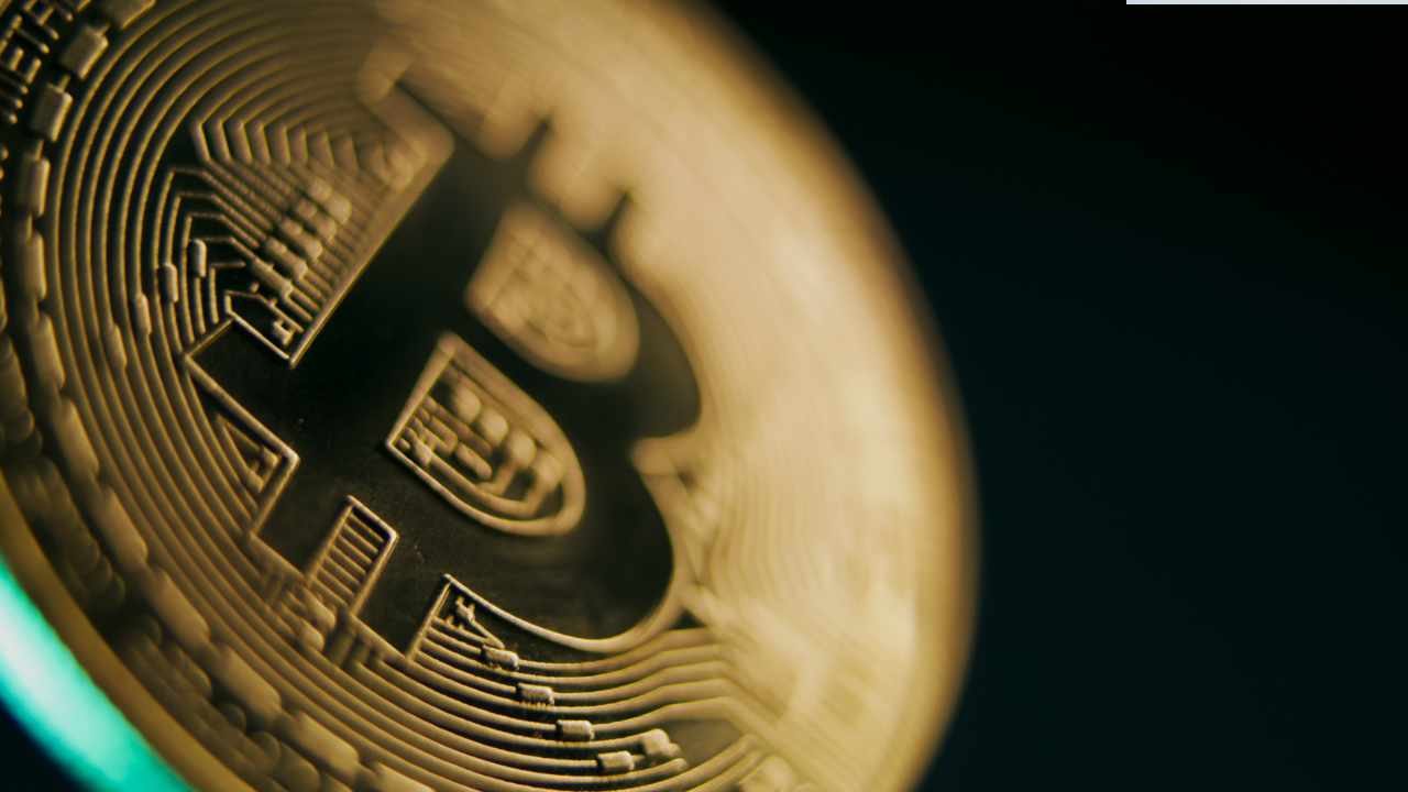 Strategy Buys 1,045 Bitcoin, Elevates Treasury to 582,000 BTC