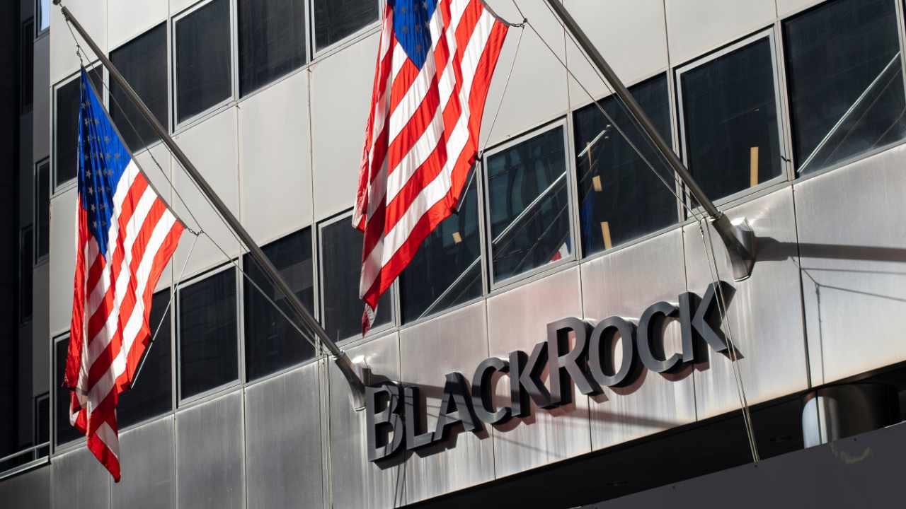 Blackrock Bitcoin ETF Titan Dethrones Its $624B S&P 500 Fund in Fee Revenue