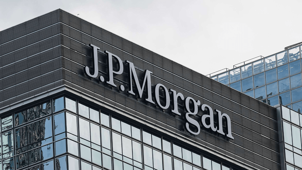 JPMorgan Strategist Dismisses Doom Forecasts Over US Debt and Tariffs