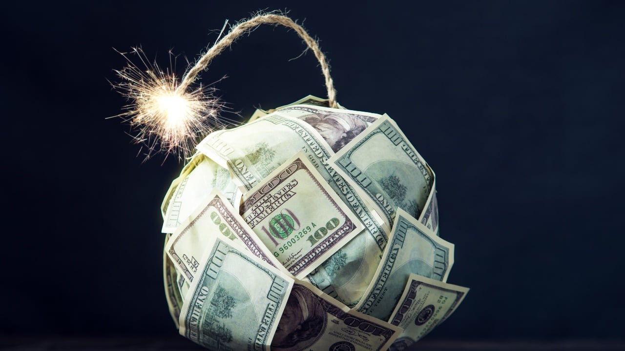 Robert Kiyosaki Sounds Alarm on America's Retirement Plans, Points to Bitcoin Safety