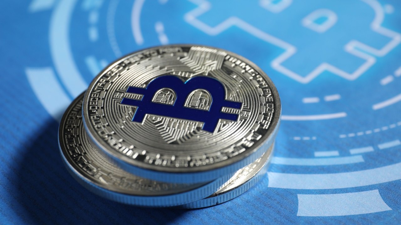 Bitcoin and Ether ETFs Roar With $929 Million Combined Inflow