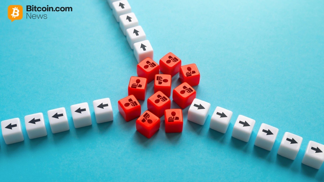 Bitcoin ETFs Suffer $870 Million Mass Exit as Ether Also Bleeds