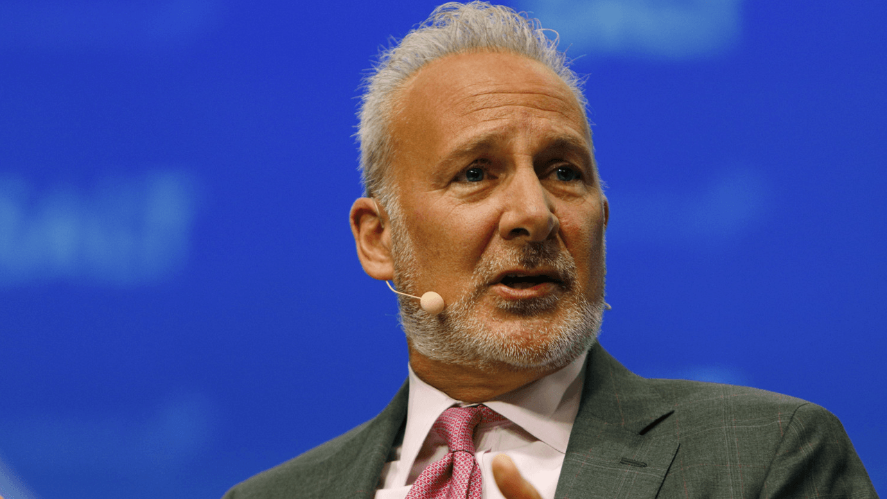 Image of Peter Schiff at a conference.
