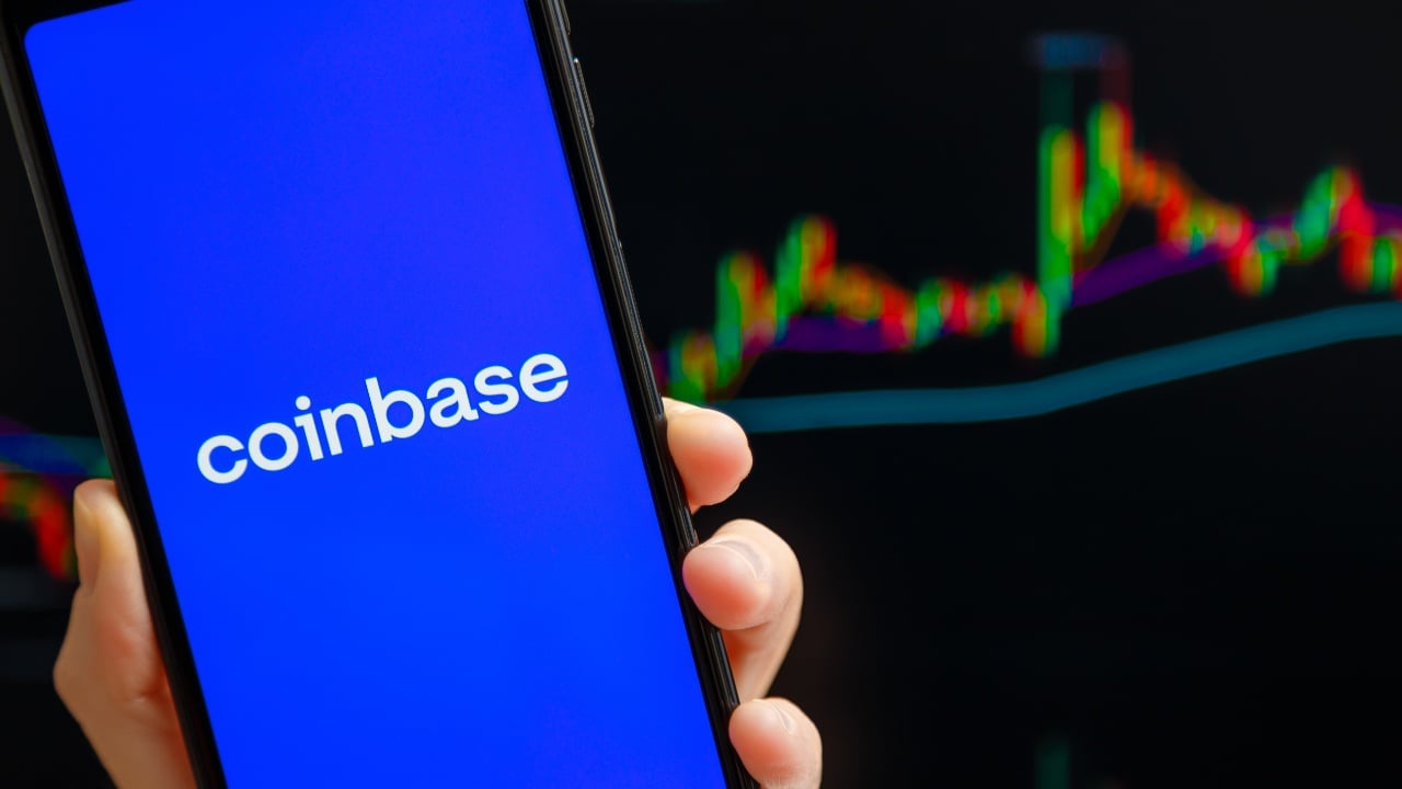 Bitcoin Faces Institutional Demand Shortfall as Coinbase-Binance Gap Flashes Warning