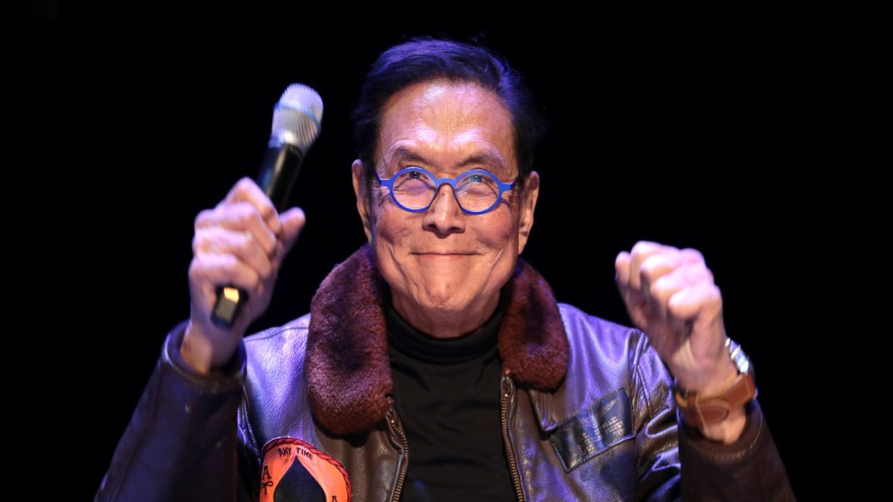 Image of Robert Kiyosaki at a public event in Singapore