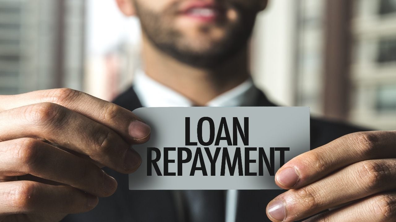 Fold eliminates debt