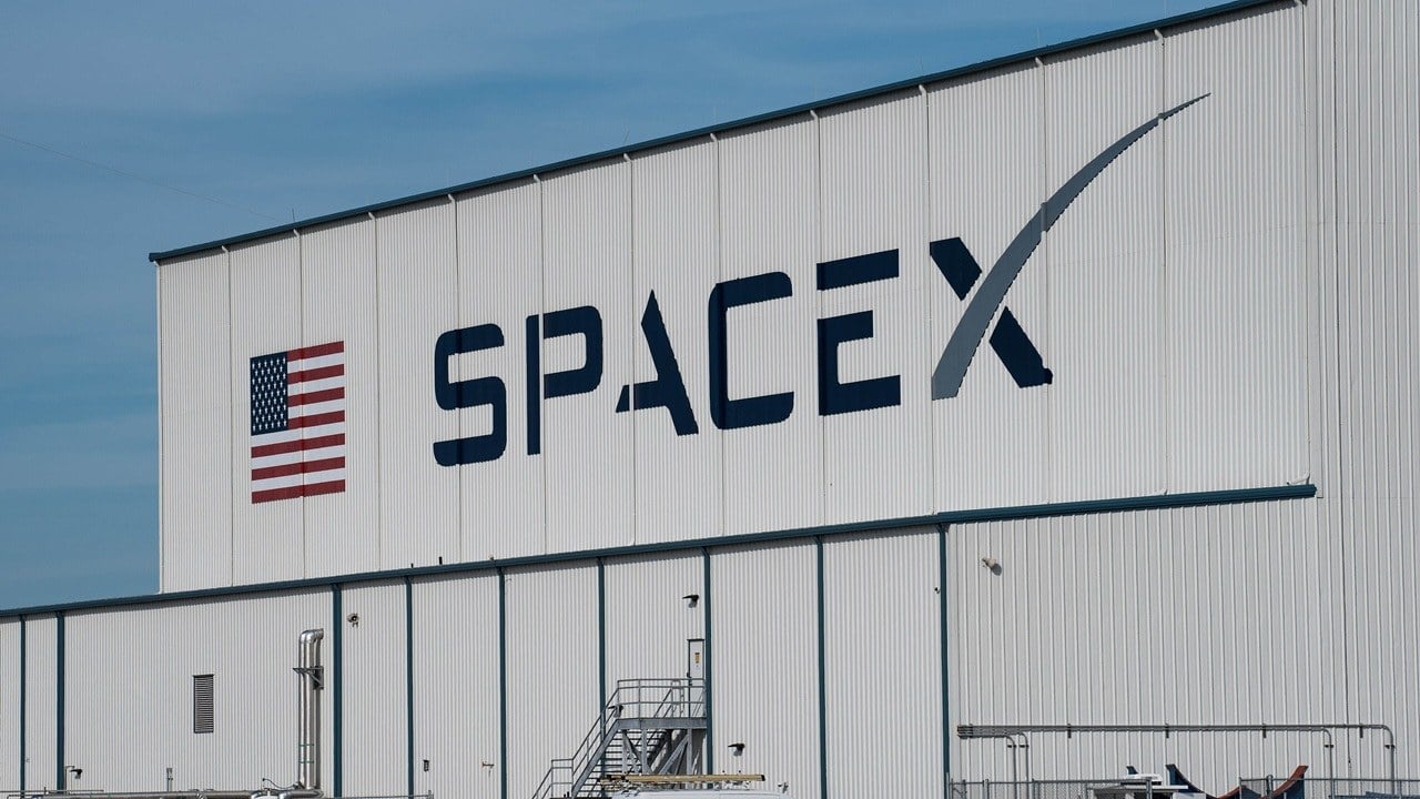 Image of SpaceX's hangar facility.