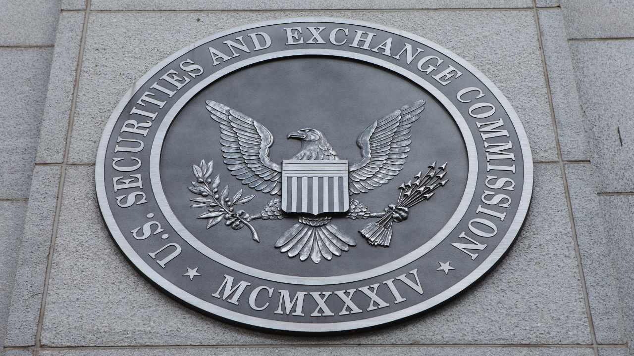 SpaceX IPO Faces New Threat as Senator Calls for SEC Delay