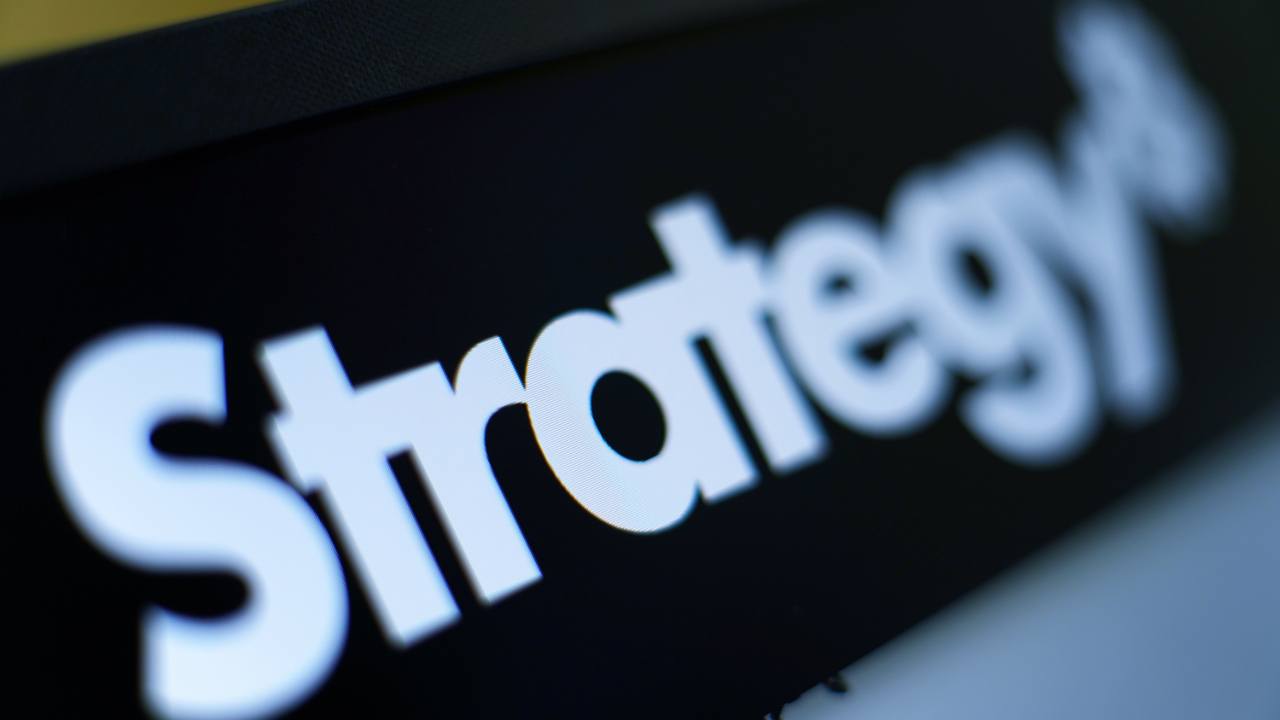 After Buying More Bitcoin Than It Sold, Strategy Wins Dividend Approval as Holdings Hit 845,256 BTC