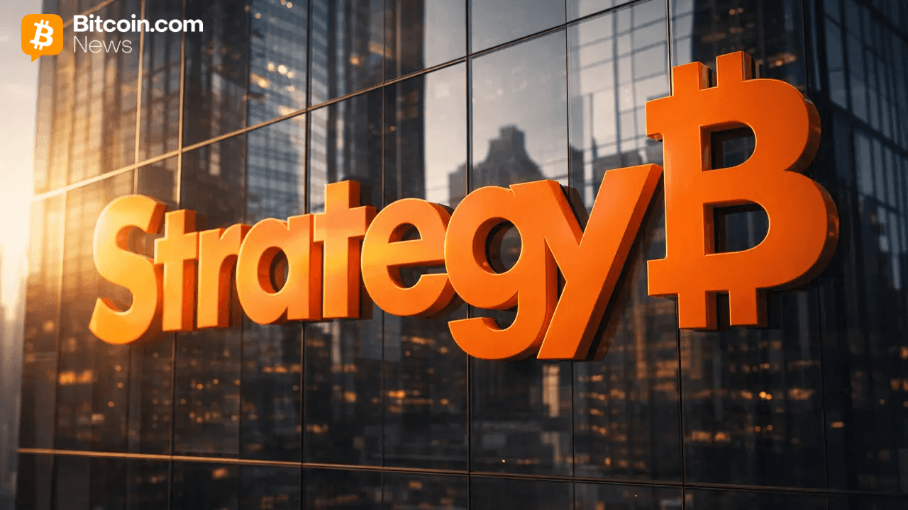 Strategy offloads 32 BTC and price tanks
