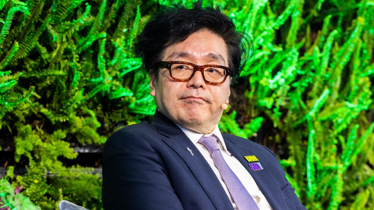 Tom Lee on stage
