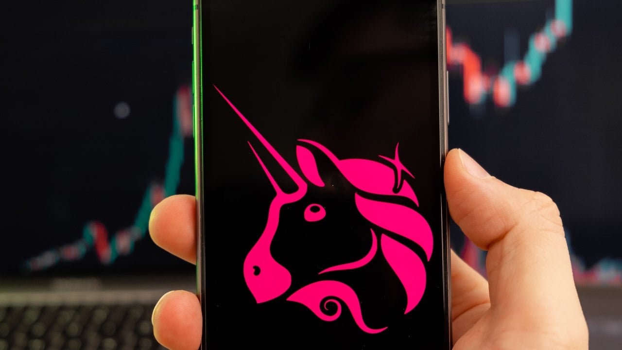 Uniswap Could Hit $100: Standard Chartered Forecasts UNI Outperforming BTC and ETH