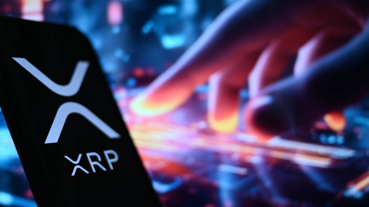 XRP Flashes ‘Intense Capitulation’ Signal as Holders Take Losses