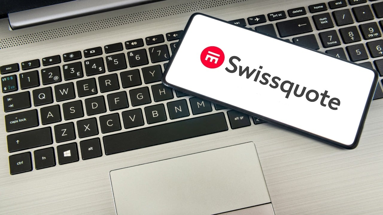 Swissquote revises revenue target downwards